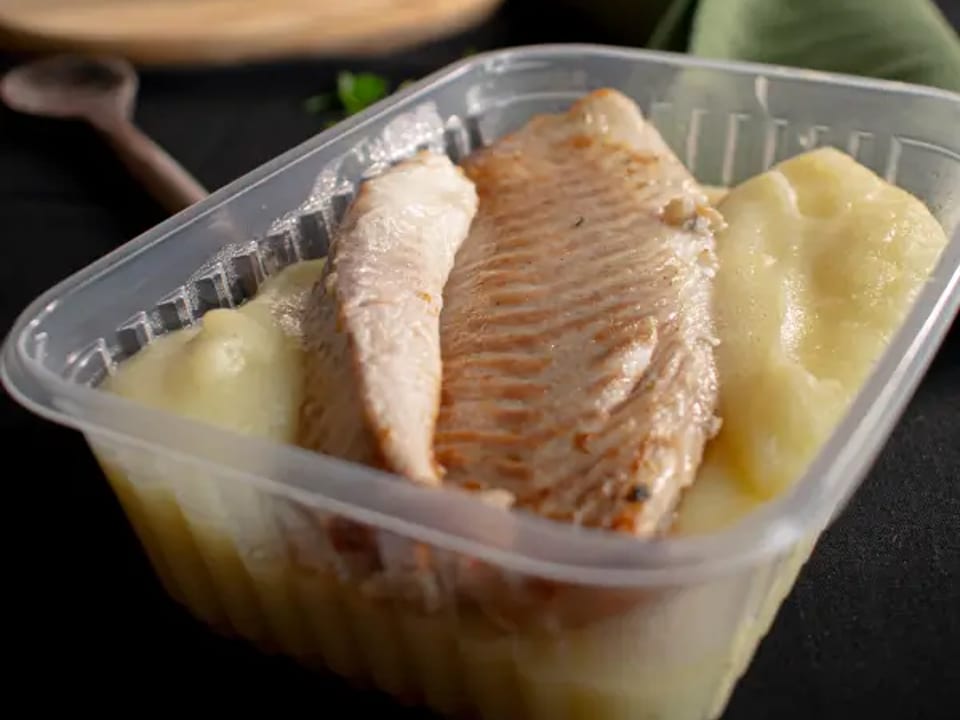 Tilápia com purê de batatas