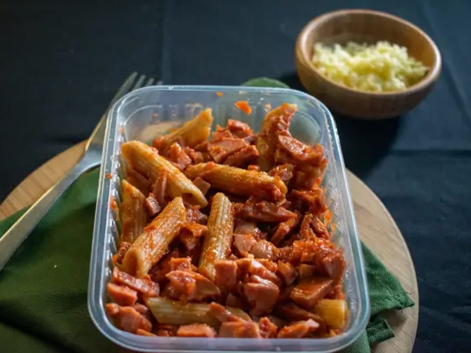 Ragu de calabresa com macarrão integral